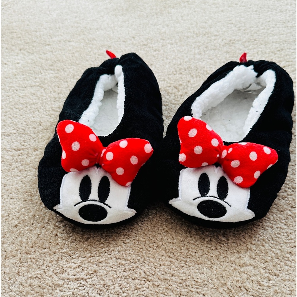 SALE $10 Disney Minnie Slippers
